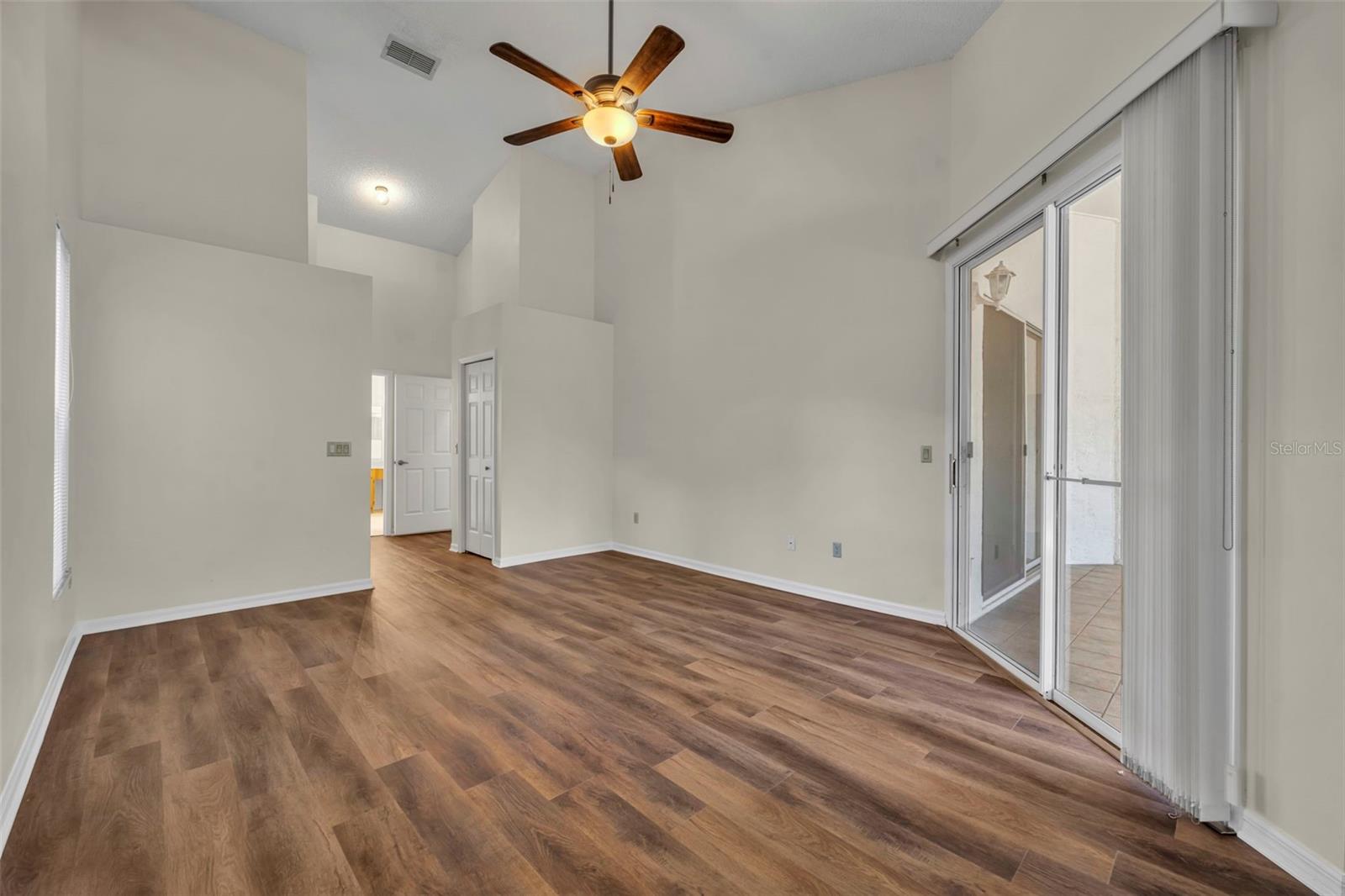 Image 19 of 33 For 653 Yorkshire Drive