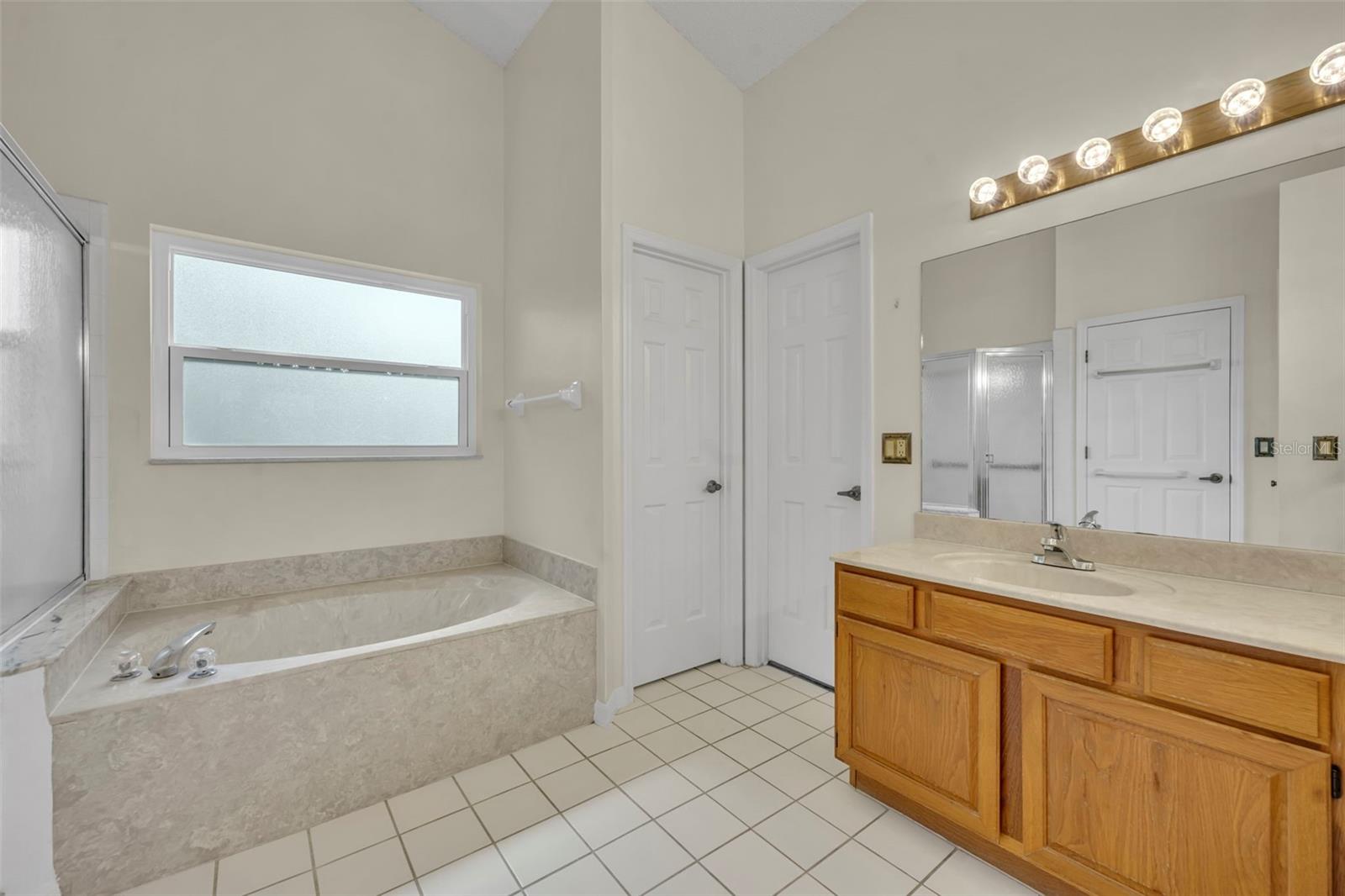 Image 21 of 33 For 653 Yorkshire Drive