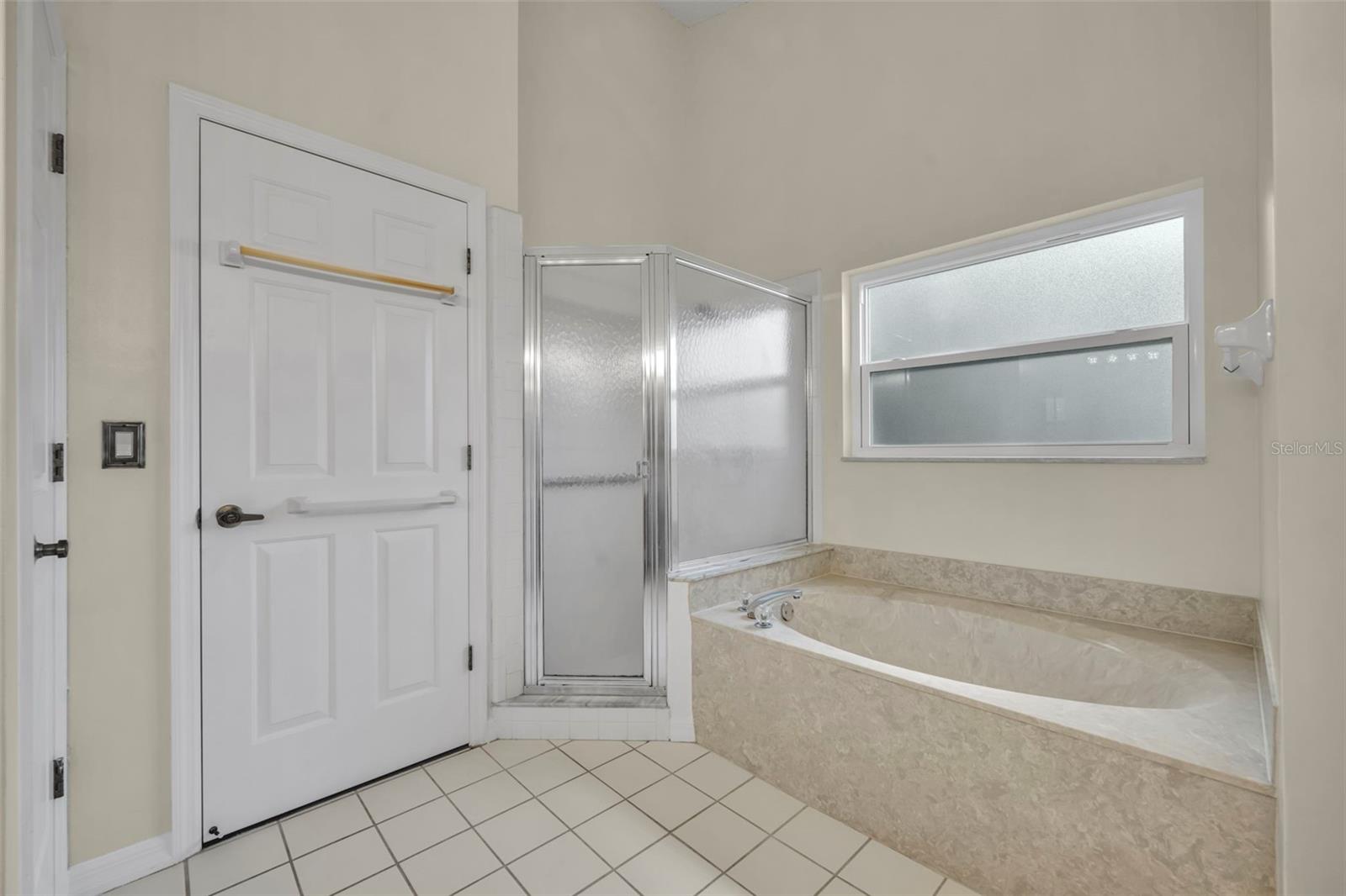 Image 22 of 33 For 653 Yorkshire Drive