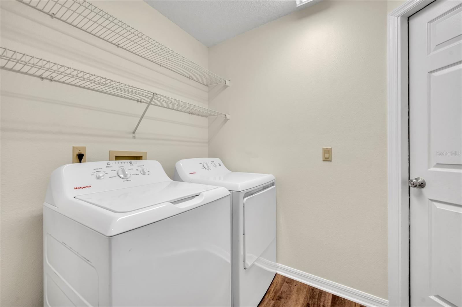 Image 25 of 33 For 653 Yorkshire Drive