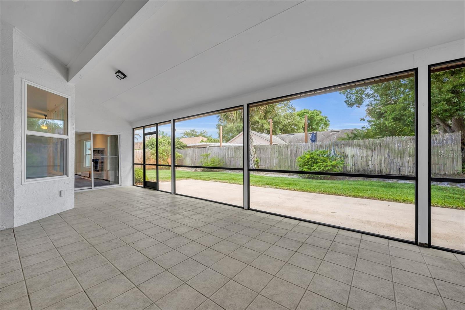 Image 26 of 33 For 653 Yorkshire Drive