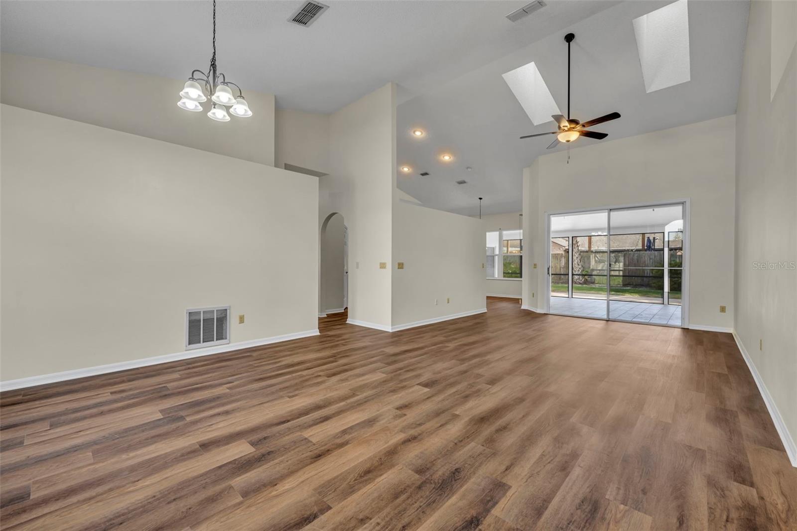 Image 6 of 33 For 653 Yorkshire Drive