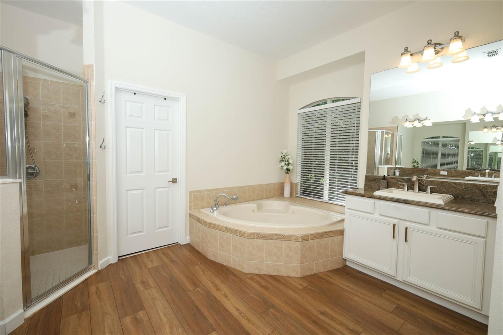 Image 29 of 72 For 836 Woodbark Cove