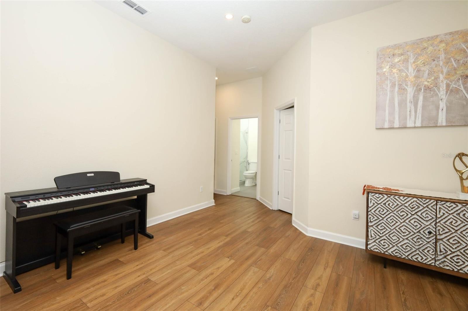 Image 39 of 72 For 836 Woodbark Cove