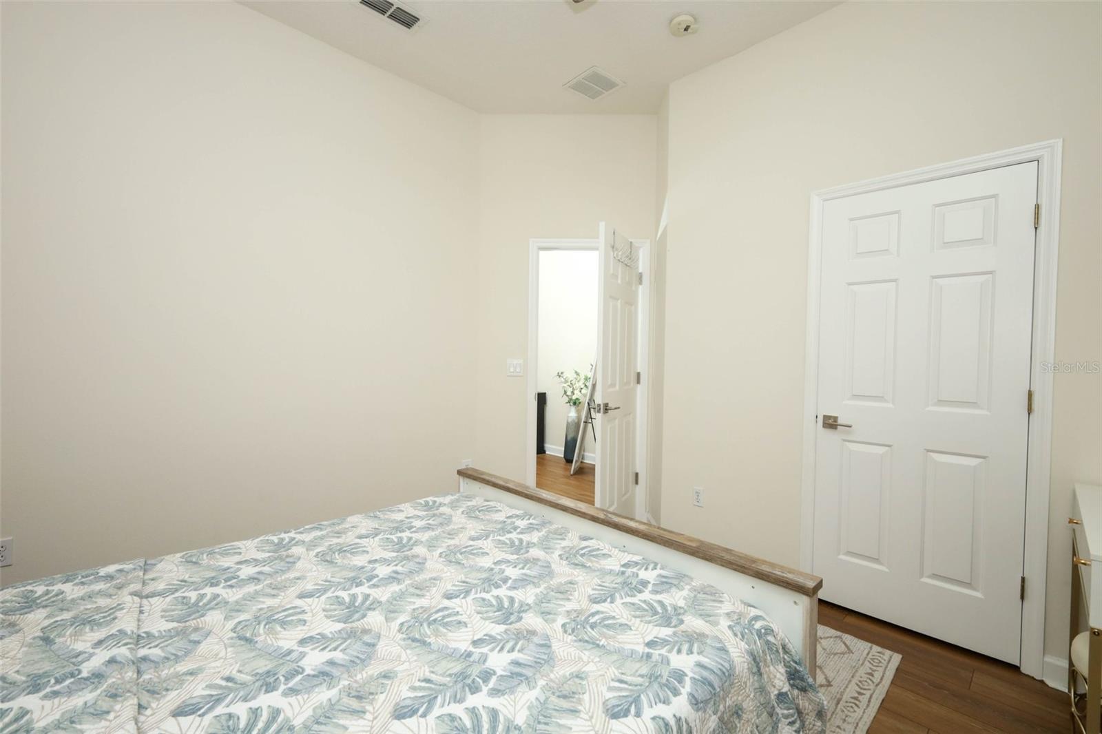 Image 43 of 72 For 836 Woodbark Cove