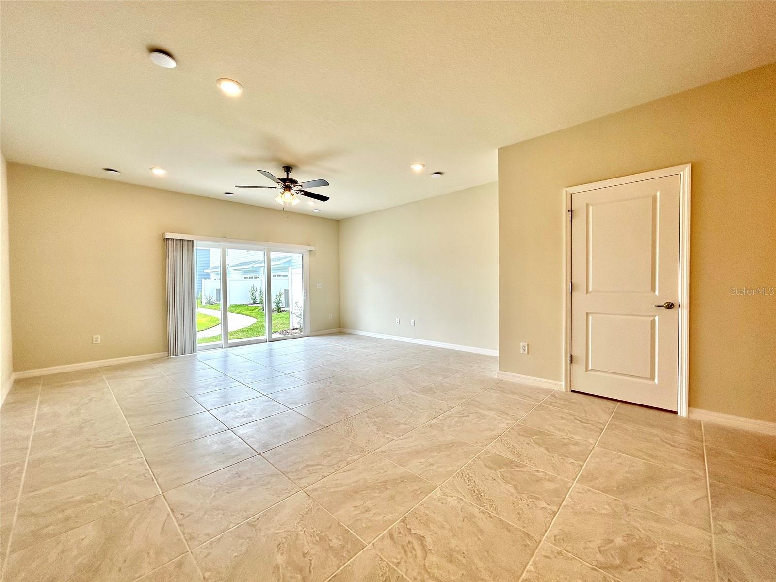 Image 8 of 35 For 4652 Sparkling Shell Avenue