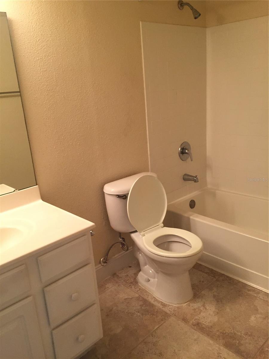 Listing photo id 2 for 3748 Idlebrook Circle 102