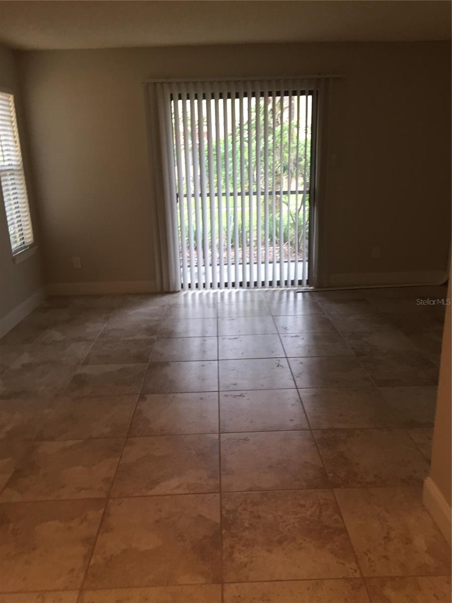 Listing photo id 4 for 3748 Idlebrook Circle 102