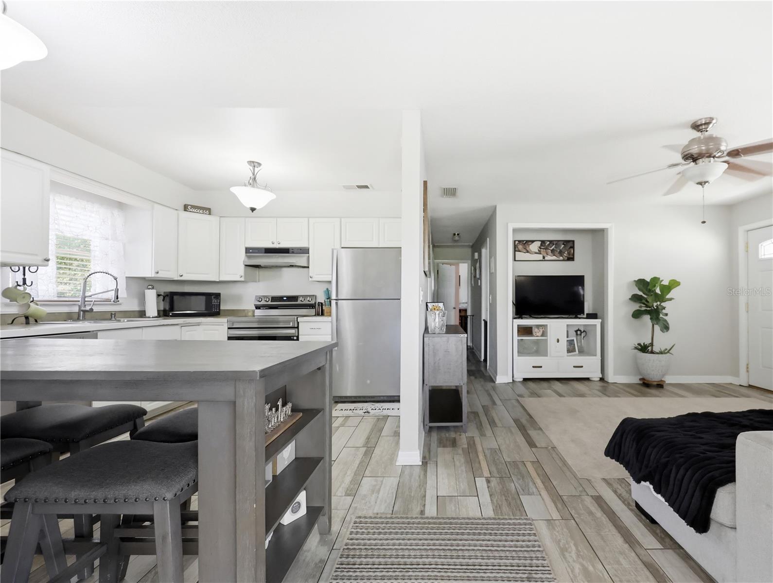 Image 6 of 23 For 786 Warren Avenue