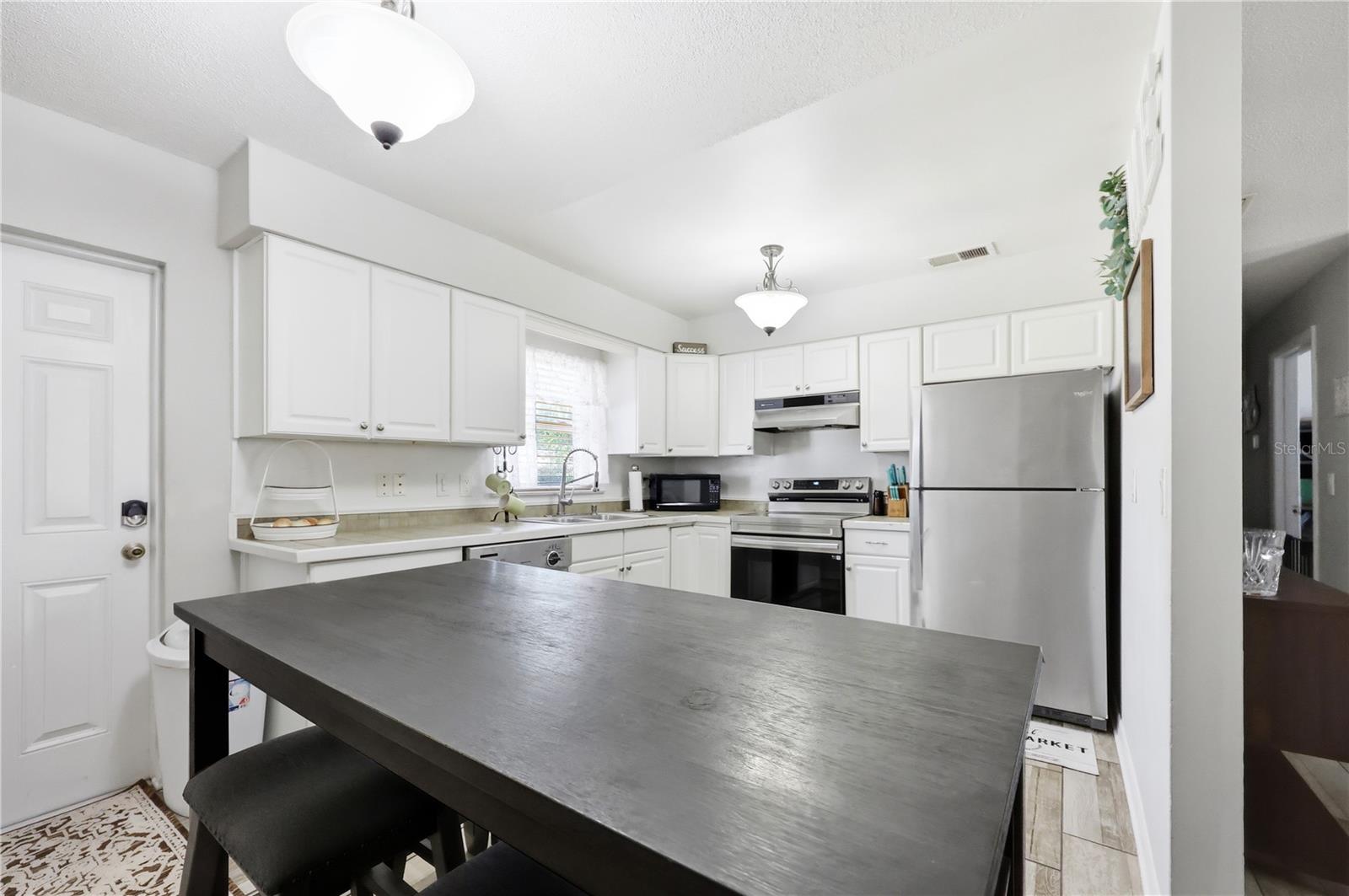 Image 8 of 23 For 786 Warren Avenue