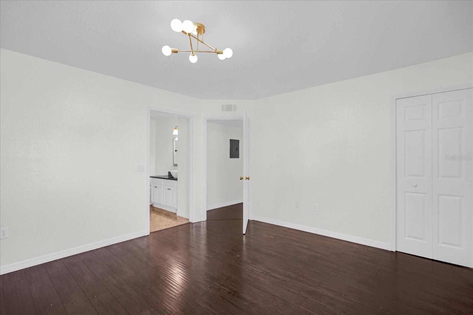 Image 13 of 32 For 13953 Fairway Island Drive 618