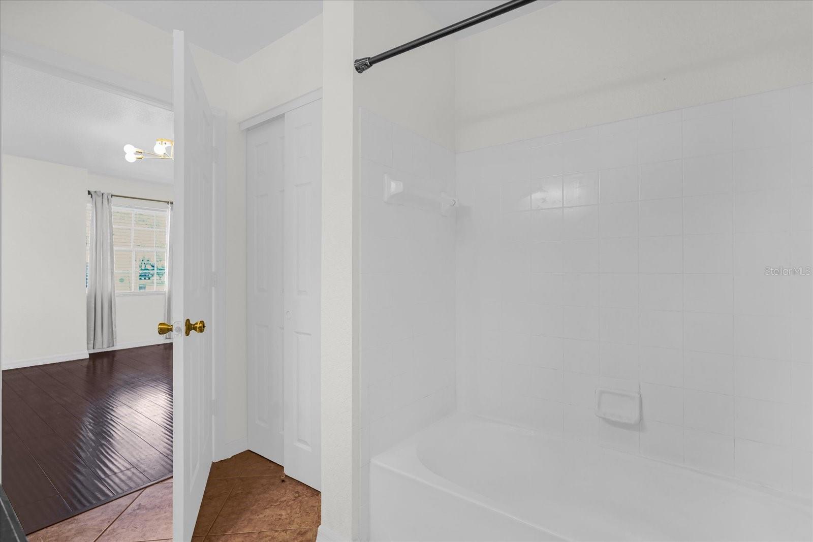 Image 15 of 32 For 13953 Fairway Island Drive 618