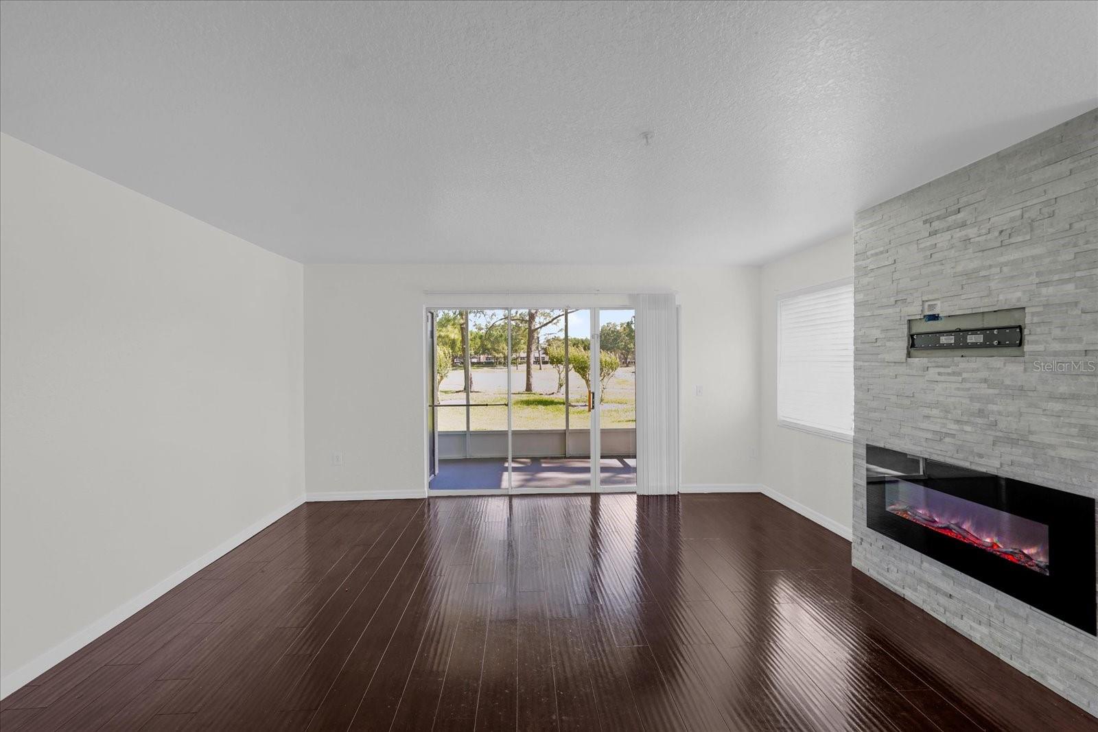 Image 4 of 32 For 13953 Fairway Island Drive 618