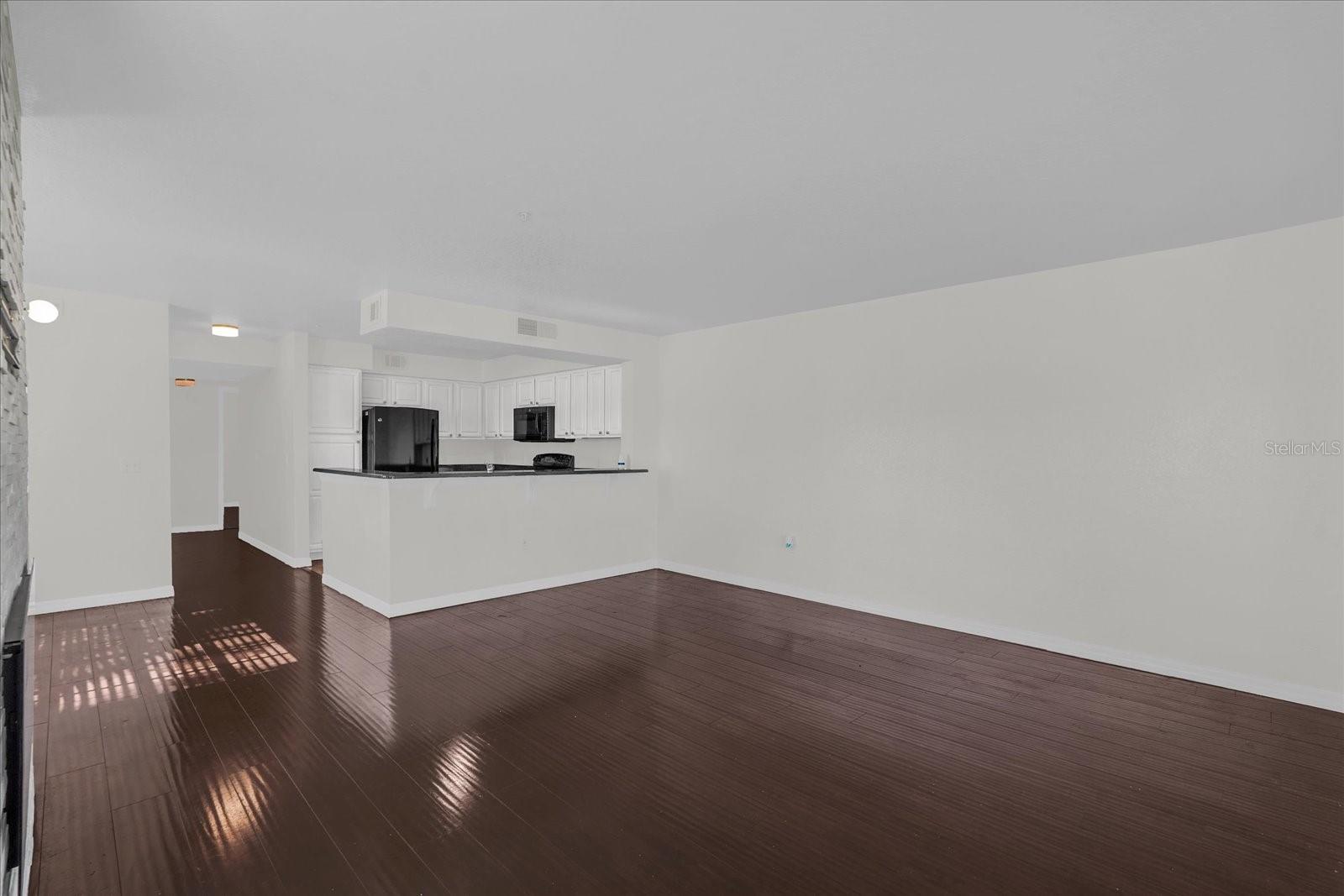 Image 6 of 32 For 13953 Fairway Island Drive 618