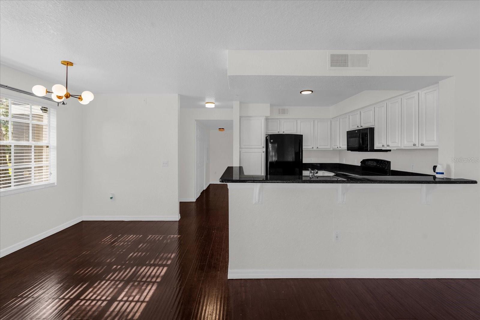 Image 7 of 32 For 13953 Fairway Island Drive 618