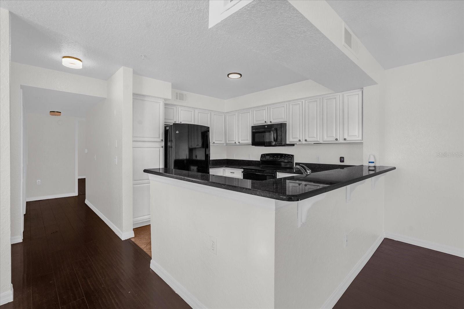 Image 9 of 32 For 13953 Fairway Island Drive 618