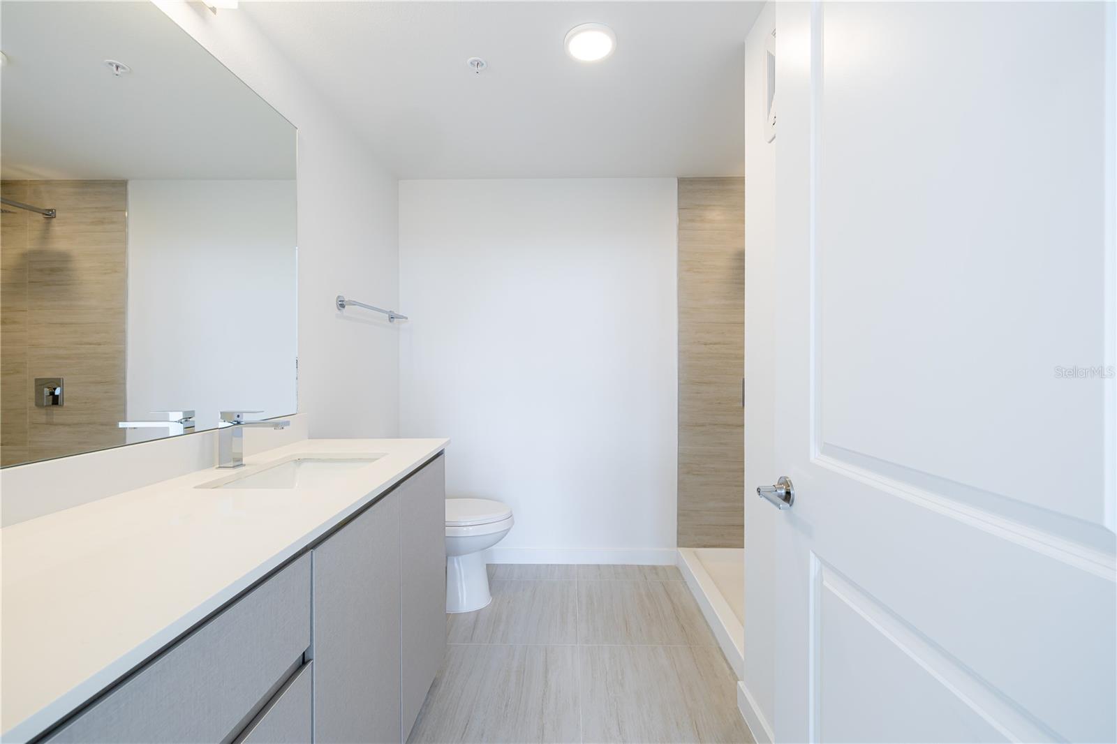 Image 16 of 46 For 5579 Pga Boulevard 323