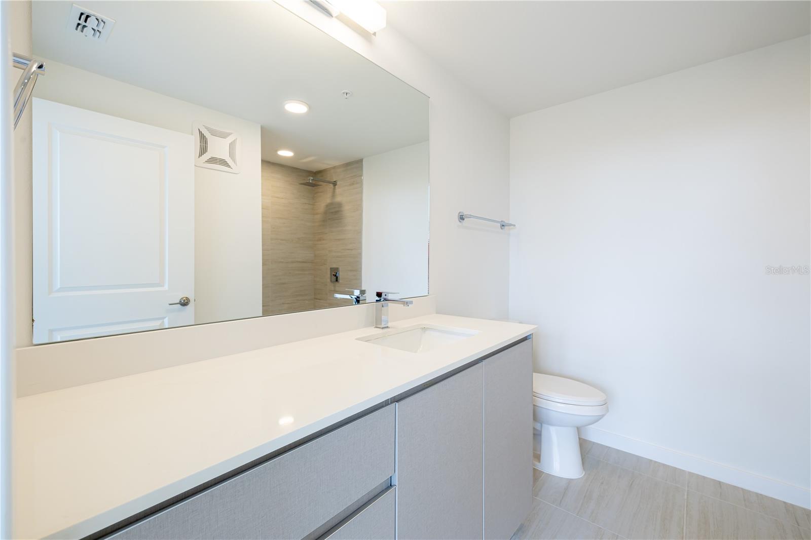 Image 17 of 46 For 5579 Pga Boulevard 323