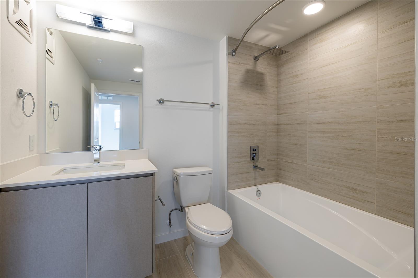 Image 21 of 46 For 5579 Pga Boulevard 323