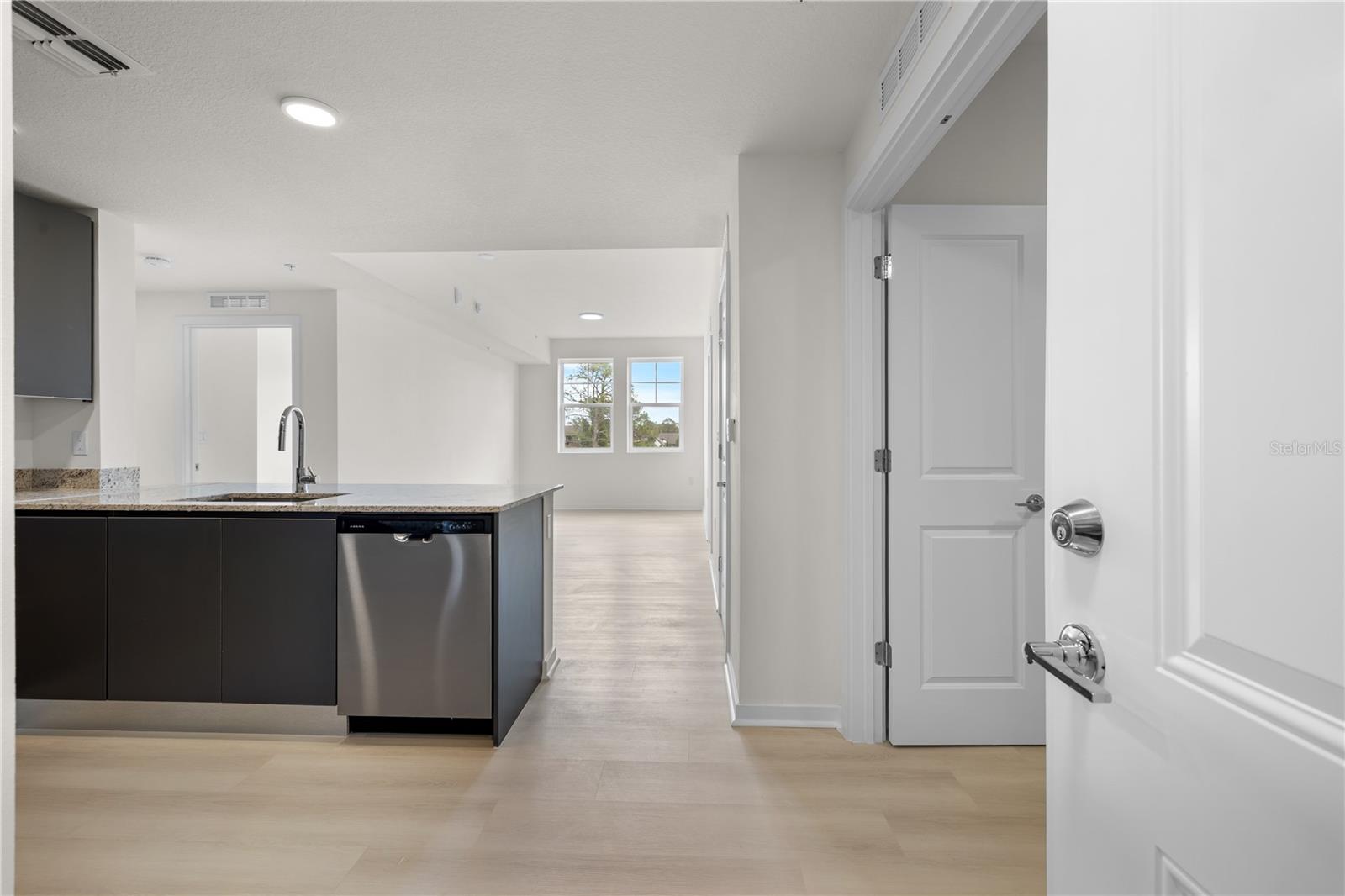 Image 4 of 46 For 5579 Pga Boulevard 323