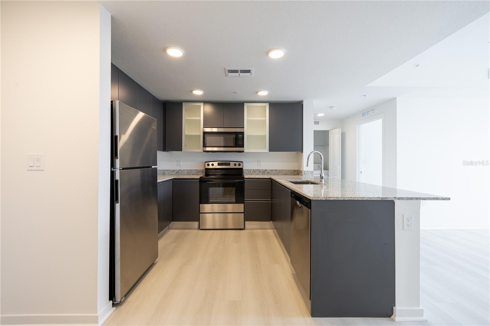 Image 7 of 46 For 5579 Pga Boulevard 323