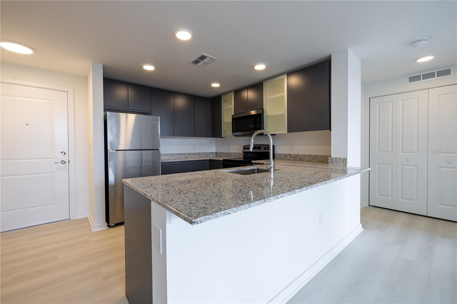 Image 8 of 46 For 5579 Pga Boulevard 323