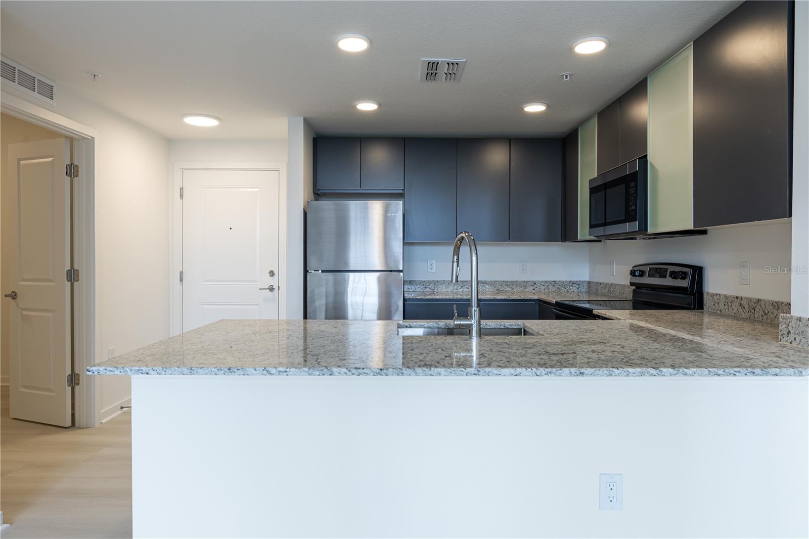 Image 9 of 46 For 5579 Pga Boulevard 323