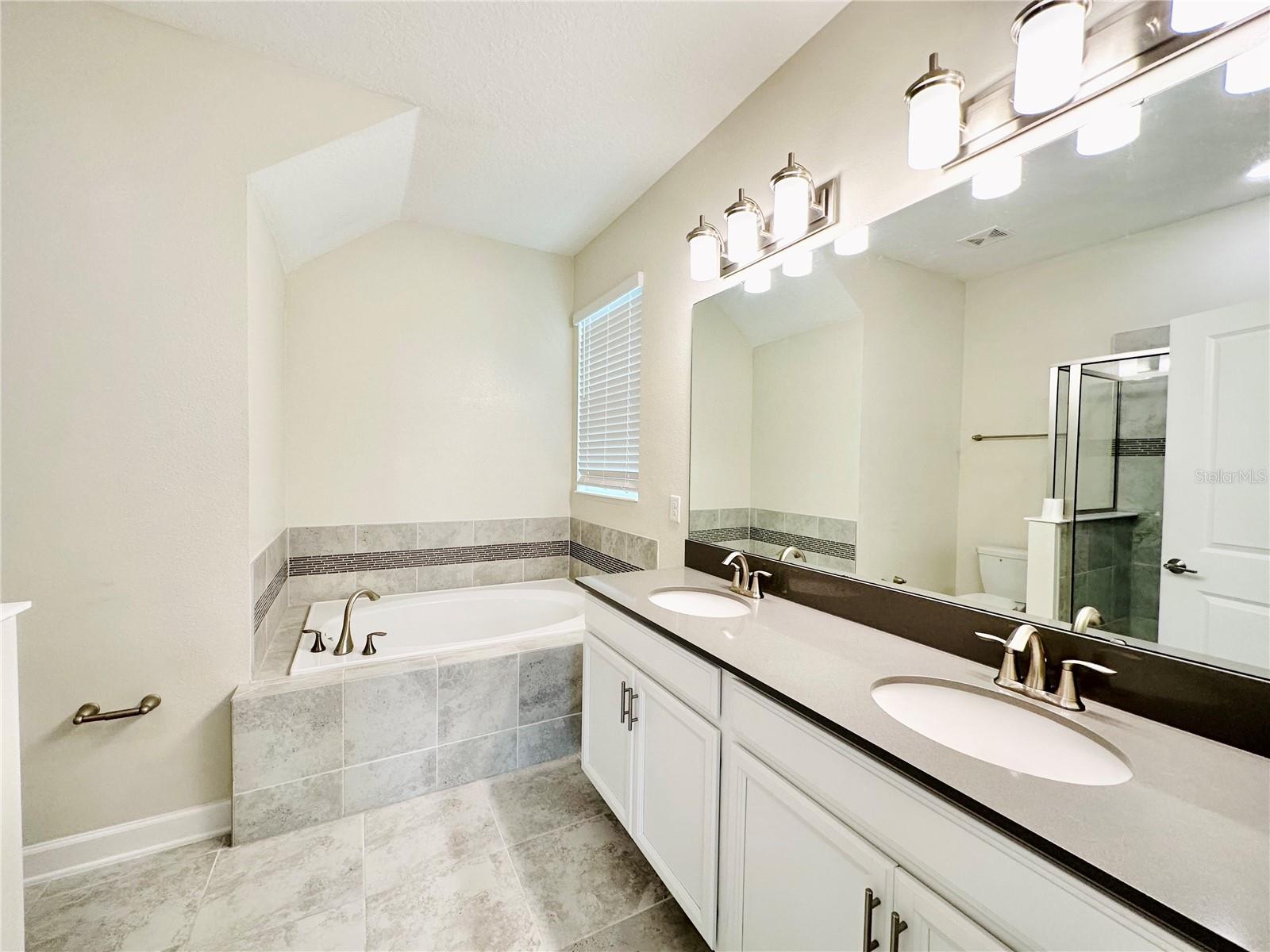 Image 13 of 40 For 11823 Charades Street