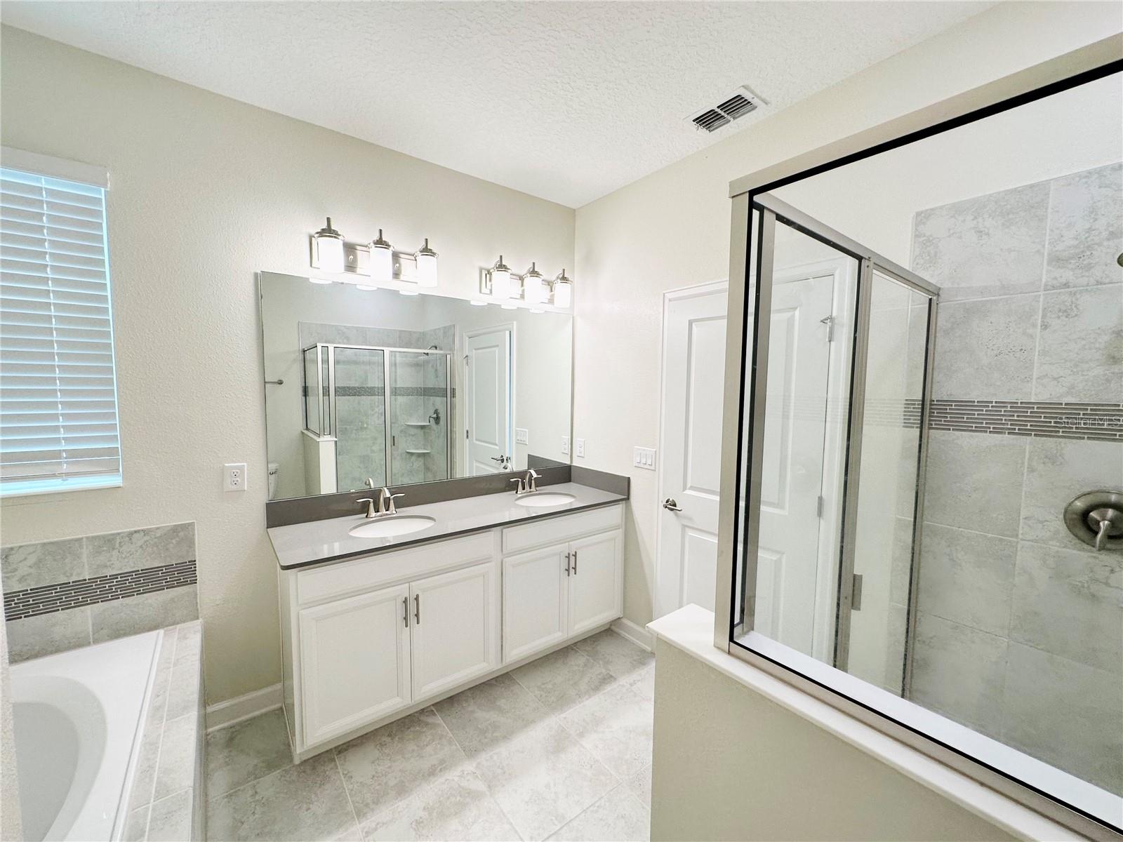 Image 14 of 40 For 11823 Charades Street