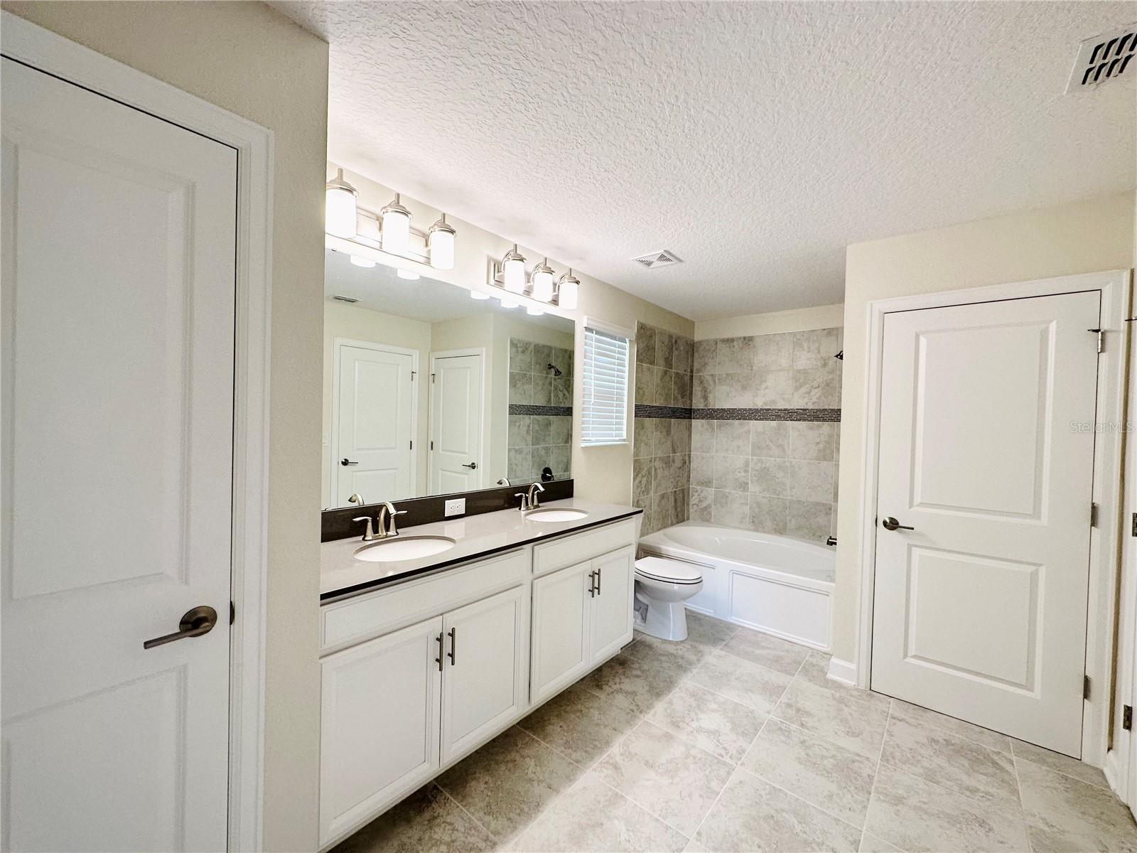 Image 21 of 40 For 11823 Charades Street