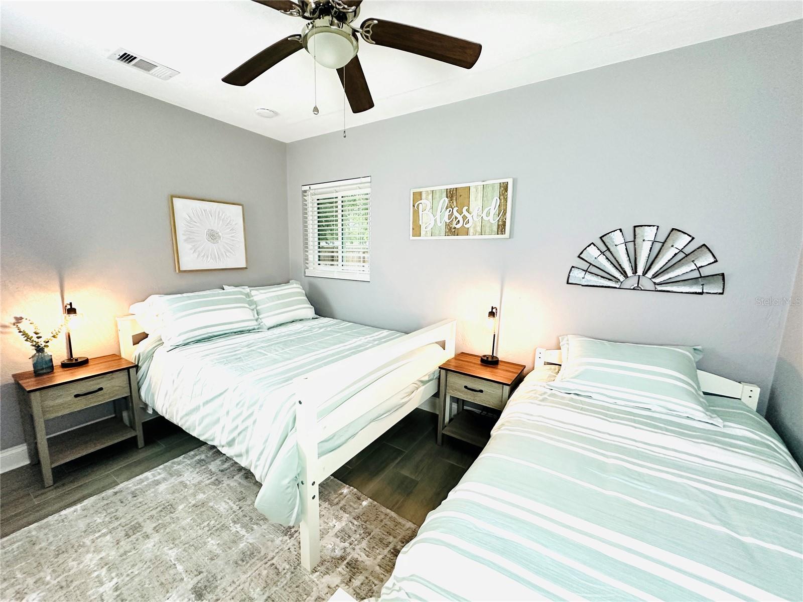 Listing photo id 12 for 1446 22nd Avenue