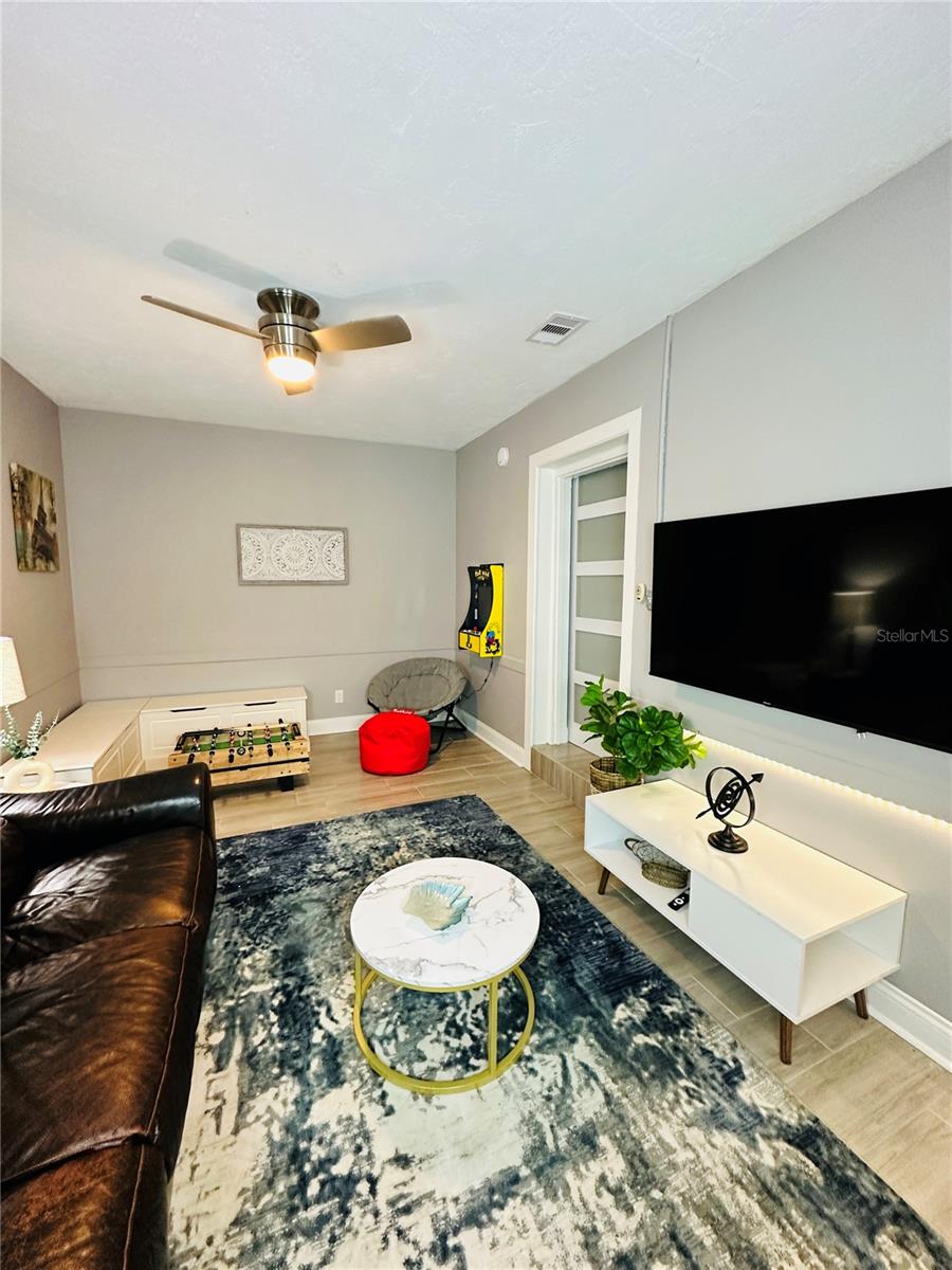 Listing photo id 15 for 1446 22nd Avenue
