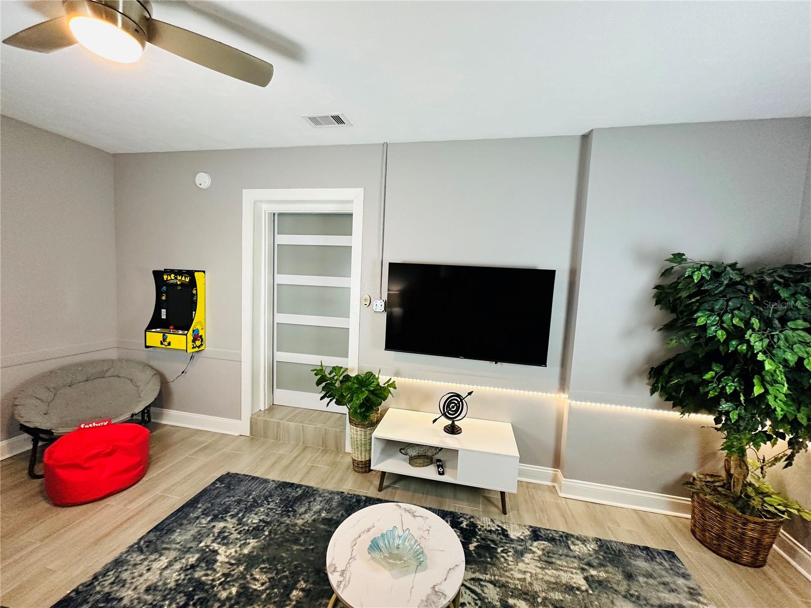 Listing photo id 16 for 1446 22nd Avenue
