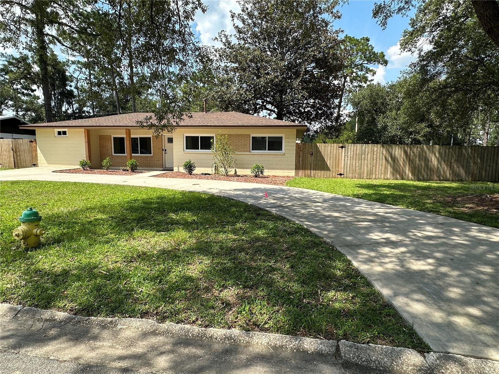 Listing photo id 24 for 1446 22nd Avenue
