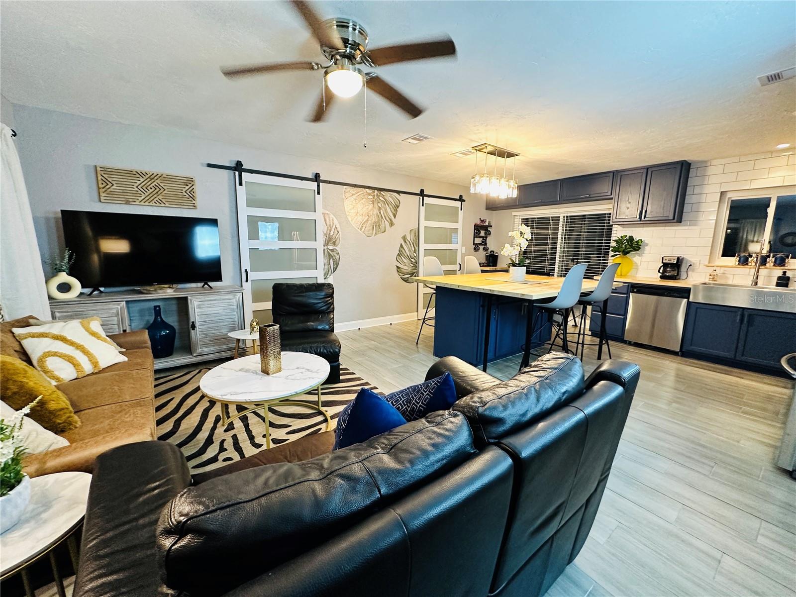 Listing photo id 2 for 1446 22nd Avenue