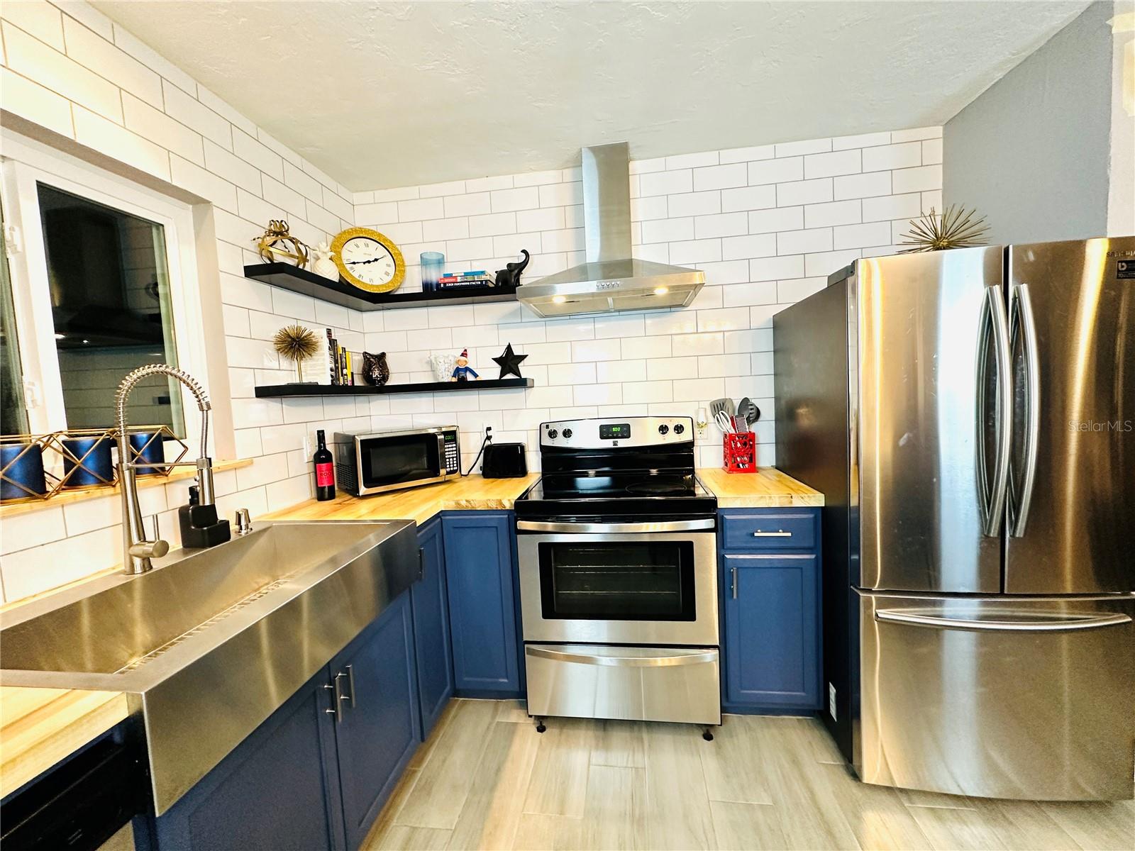 Listing photo id 5 for 1446 22nd Avenue
