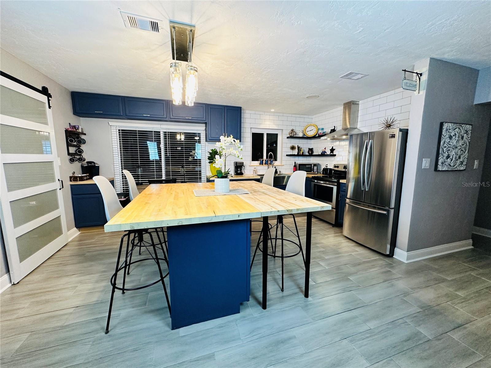 Listing photo id 6 for 1446 22nd Avenue