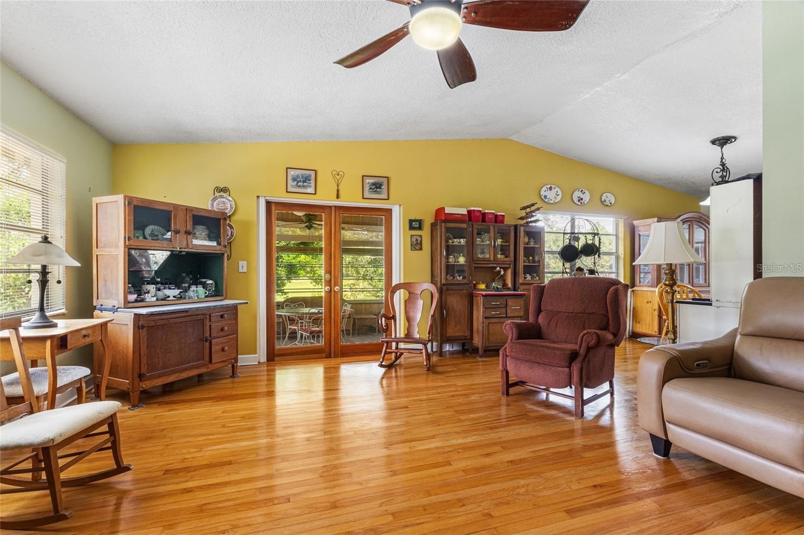 Image 14 of 30 For 17877 Phil C Peters Rd