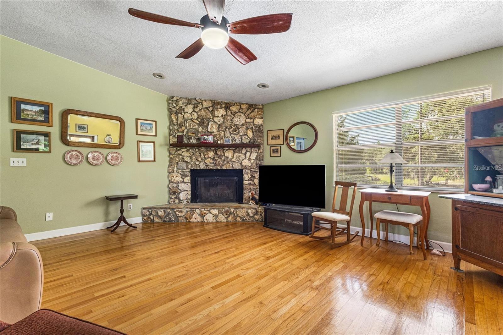 Image 15 of 30 For 17877 Phil C Peters Rd