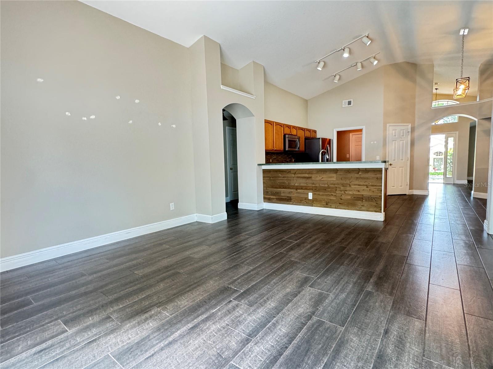 Image 11 of 23 For 475 Lisa Karen Circle