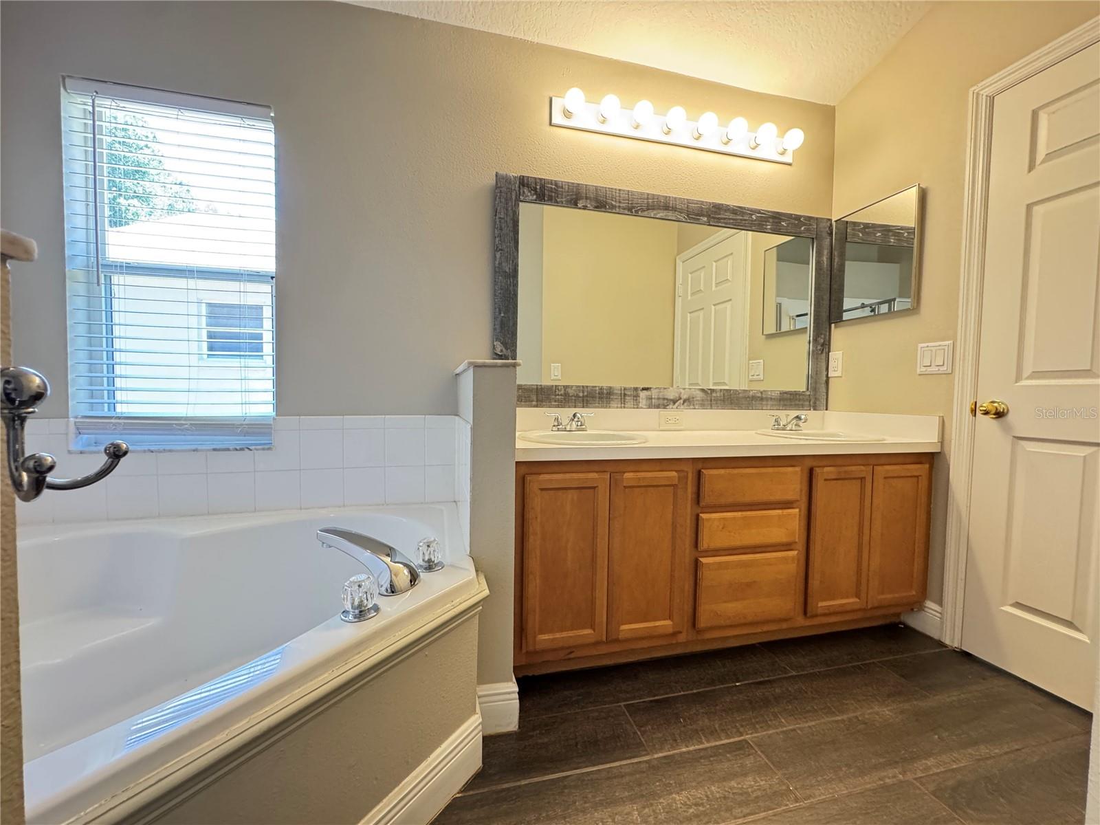 Image 17 of 23 For 475 Lisa Karen Circle