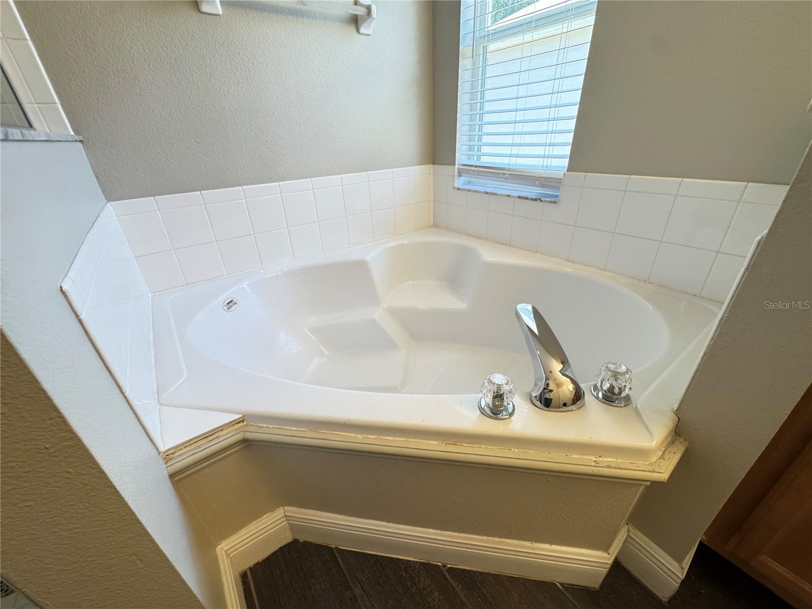 Image 18 of 23 For 475 Lisa Karen Circle