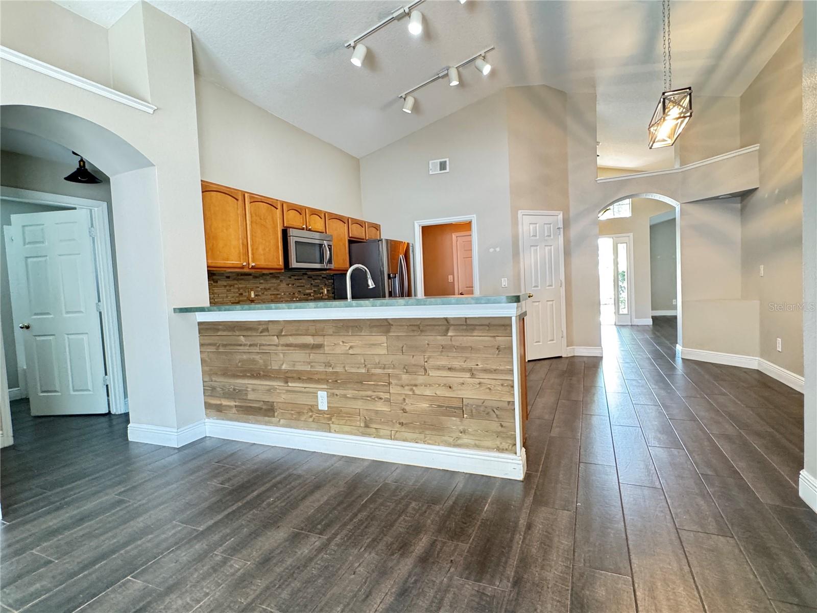 Image 8 of 23 For 475 Lisa Karen Circle