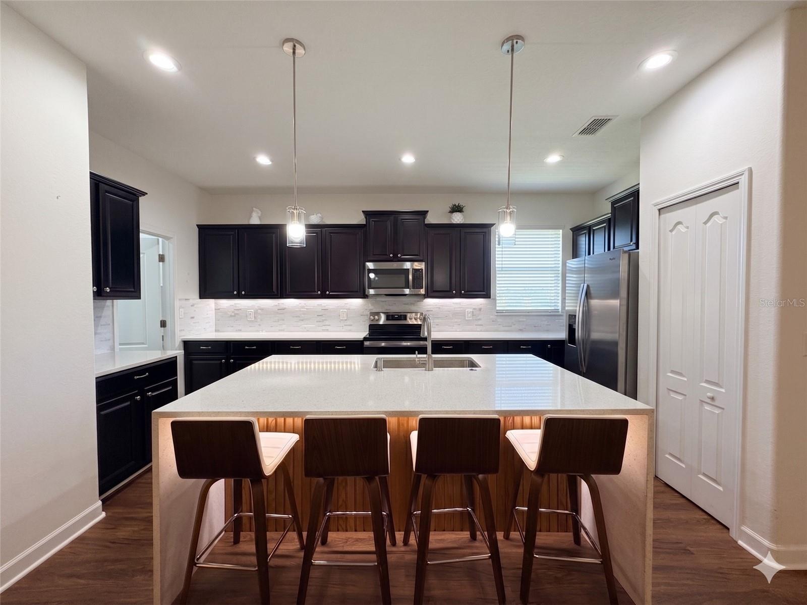 Image 8 of 80 For 2997 Buccaneer Palm Road