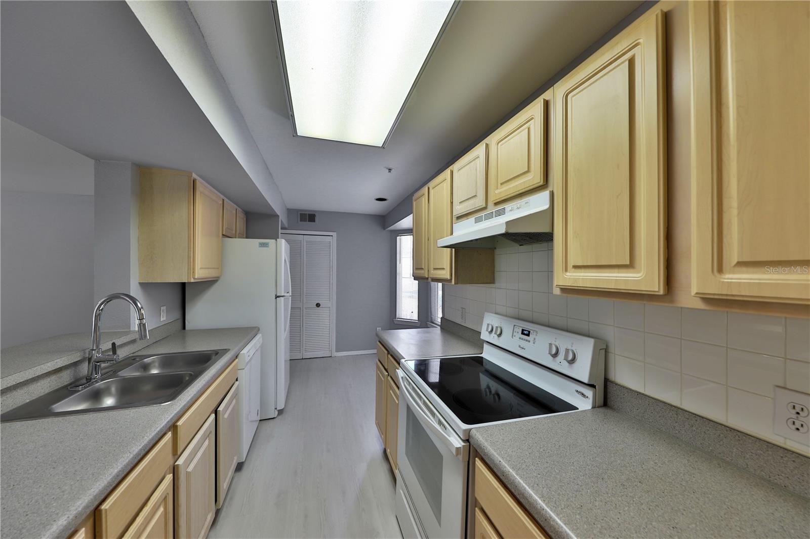 Image 8 of 21 For 409 Summit Ridge Place 111