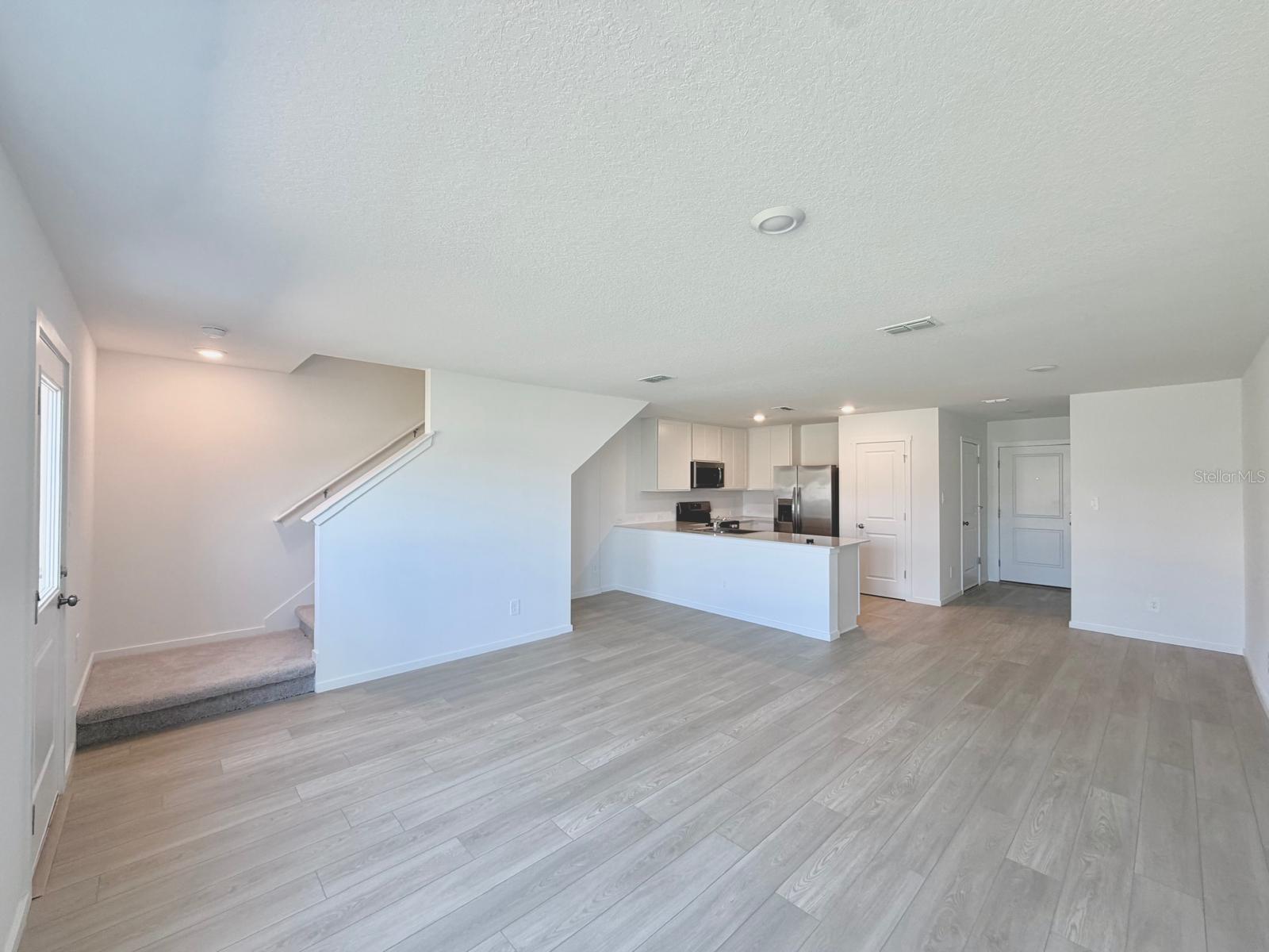 Image 3 of 20 For 836 Lynx Street