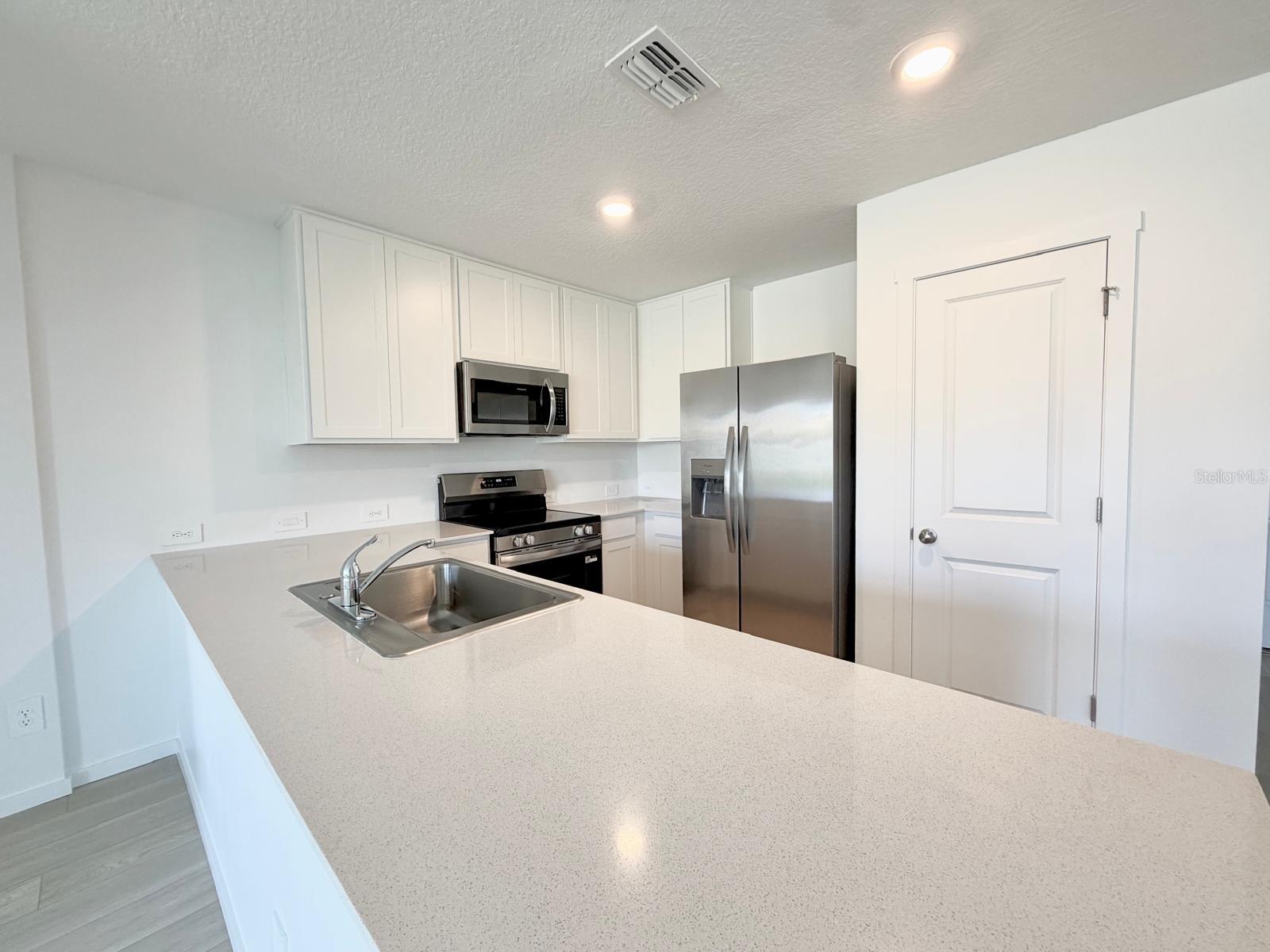 Image 5 of 20 For 836 Lynx Street