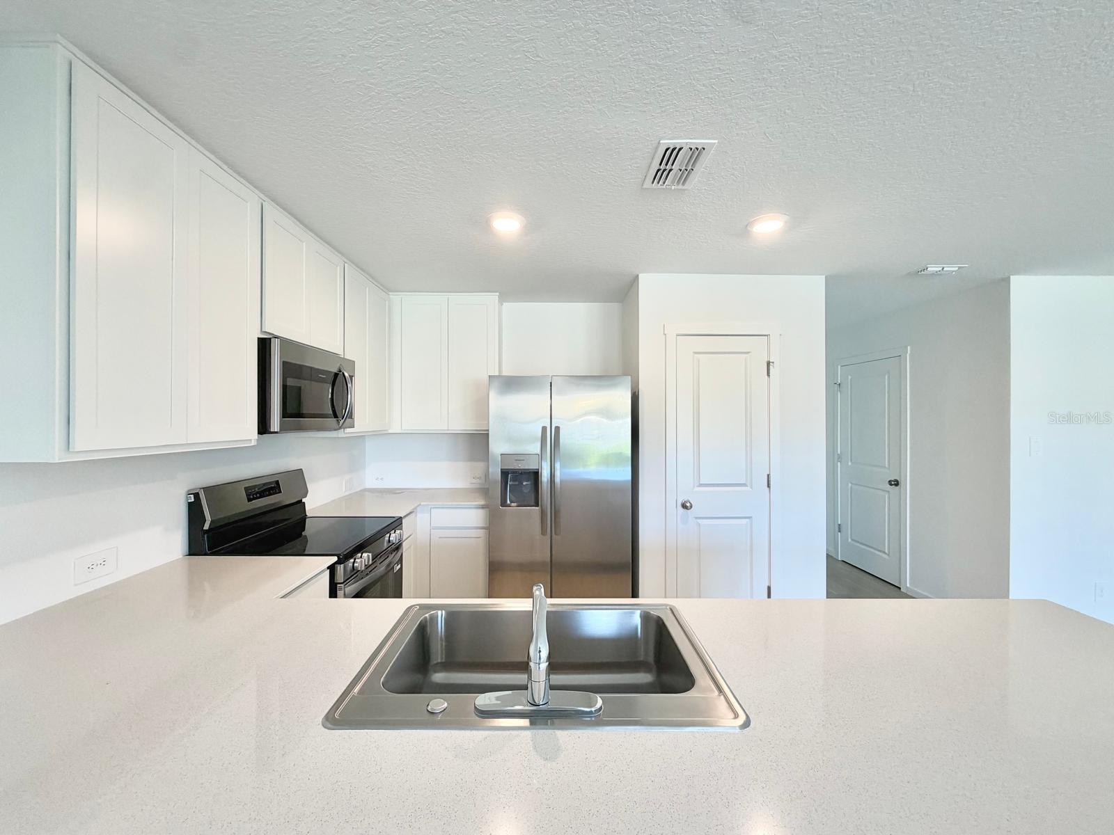 Image 6 of 20 For 836 Lynx Street