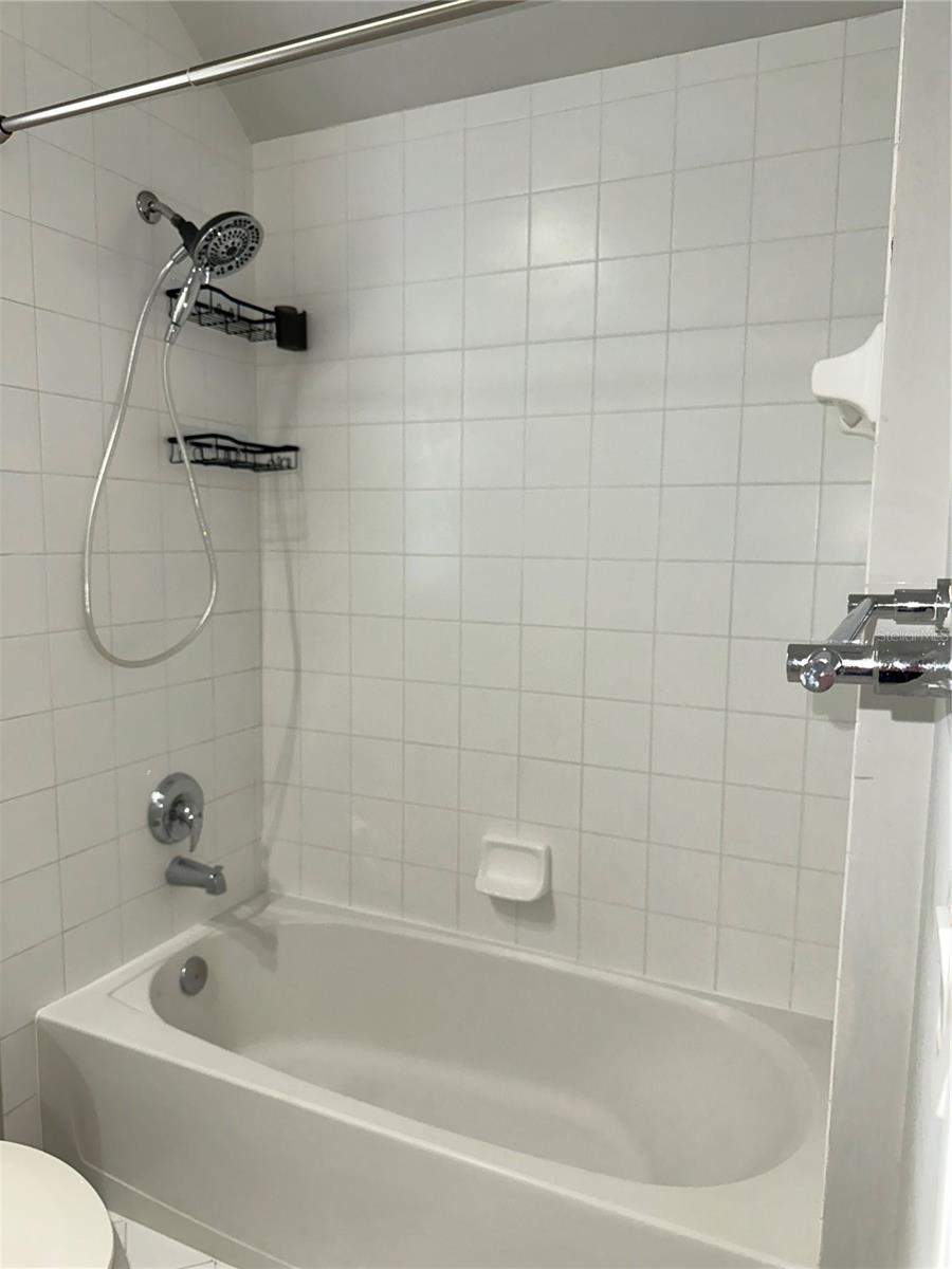 Image 2 of 5 For 2100 Common Way Road Garage Apt