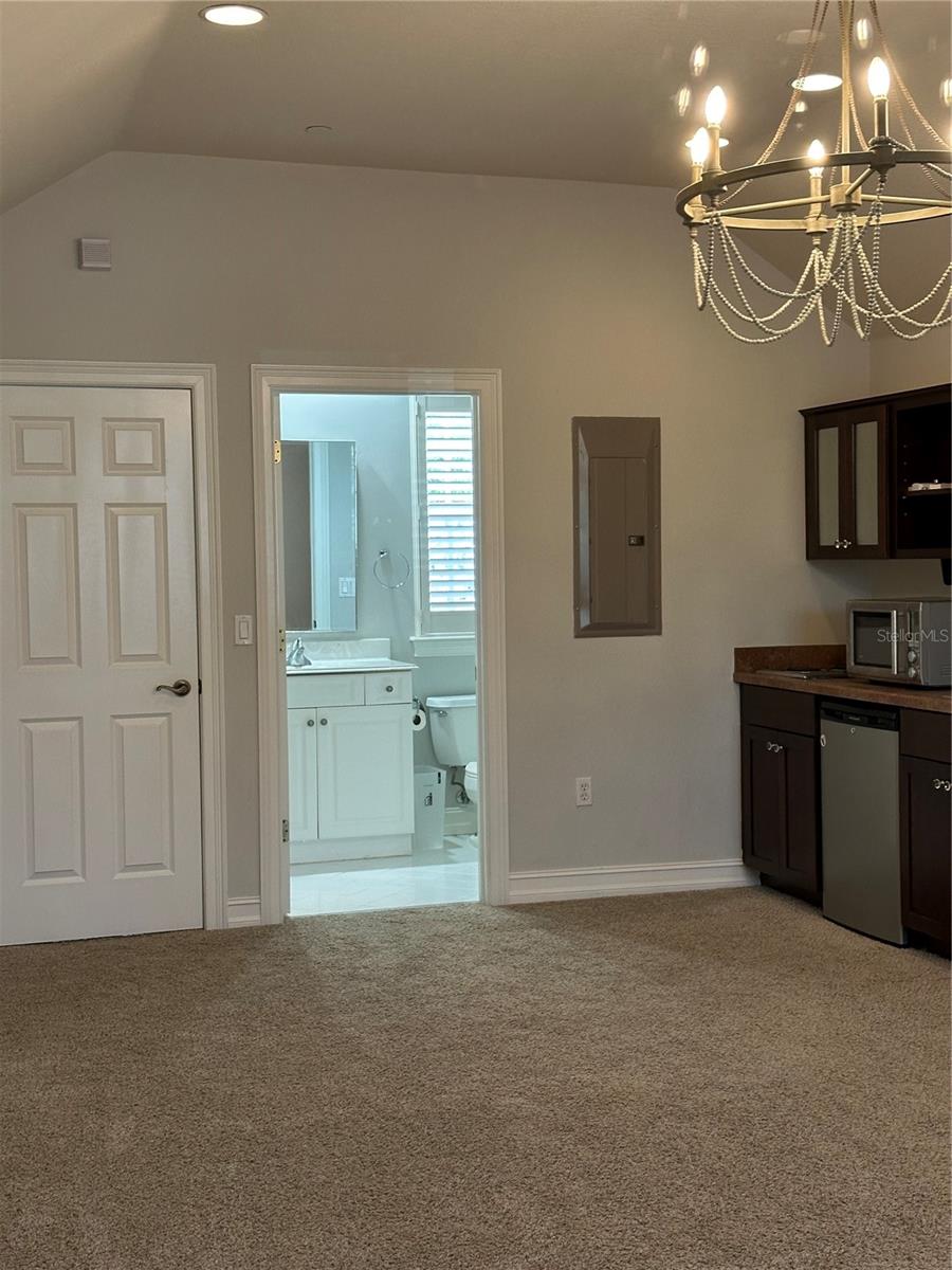 Image 4 of 5 For 2100 Common Way Road Garage Apt